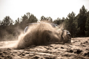 land rover discovery na pustyni